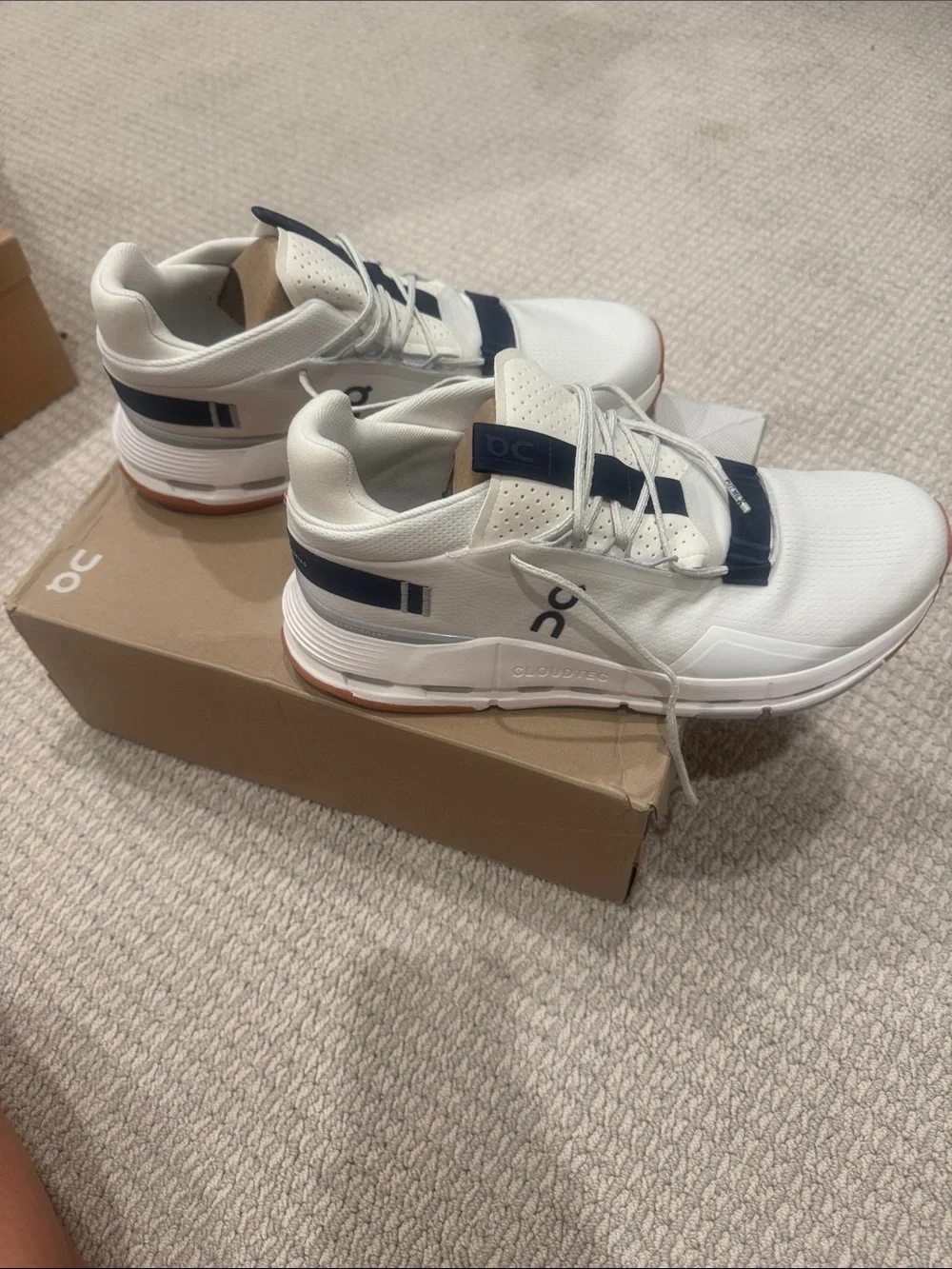 On Running Men’s White Navy Cloudnova 2